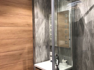 იყიდება ბინა კვარიატში — უძრავი ქონების ყიდვა და მფლო ბელებისგან GEOLN.COM. ფოტო 4