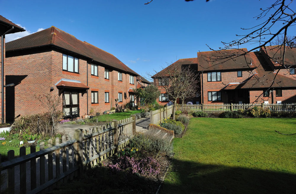 房地产在 Riverside Court — look at the real estate search engine GEOLN.COM. 照片 1