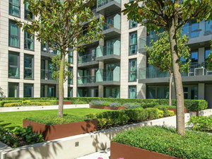 房地产在 Sovereign Court — look at the real estate search engine GEOLN.COM. 照片 2