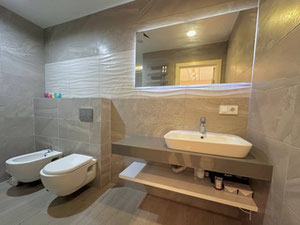 现代两居室公寓，设计合理，享有壮观的山景。 — 来自开发商和业主的房地产搜索引擎 GEOLN.COM. 照片 4