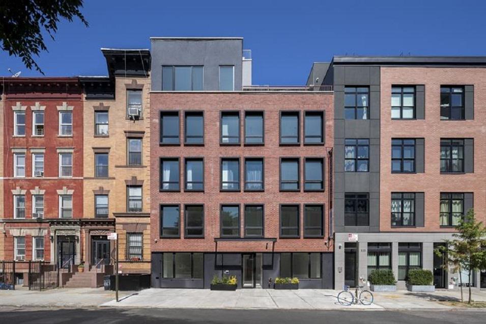 房地产在 529 Park Place — look at the real estate search engine GEOLN.COM. 照片 1