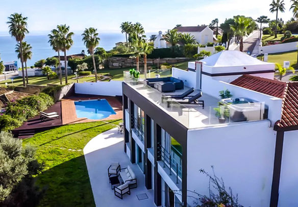 Villa 5 bedrooms 313 m² in La Duquesa, Spain