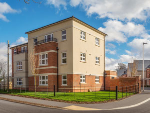 Недвижимость в Queens Acre — смотрите на поисковике недвижимости GEOLN.COM. Фото 2