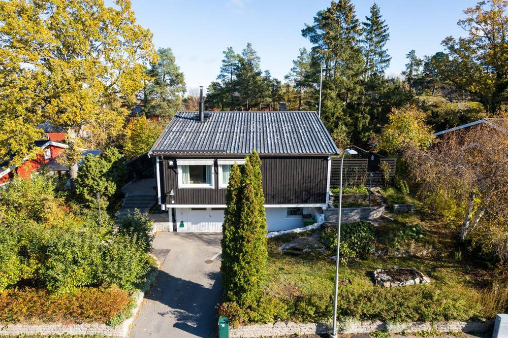 içindeki mülkiyet Musseronvagen 41 — emlak arama motoru GEOLN.COM'a bakın. Fotoğraf 1