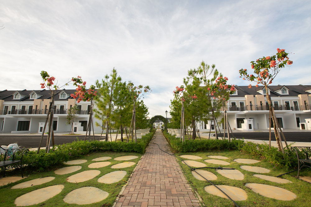 Real estate in Monet Springtime — look at the real estate search engine GEOLN.COM. Photo 1