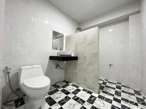 在查龙出售的豪华带游泳池的房子 — 来自开发商和业主的房地产搜索引擎 GEOLN.COM. 照片 10