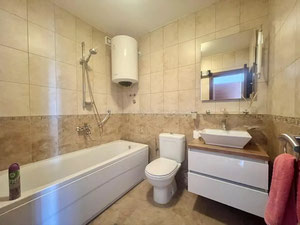 Montenegro. Muy espacioso apartamento de 98m2 con garaje en Bečići — Encuentre propiedades fuera del plan o reventa de bienes inmuebles directamente de desarrolladores y propietarios GEOLN.COM. Foto 14