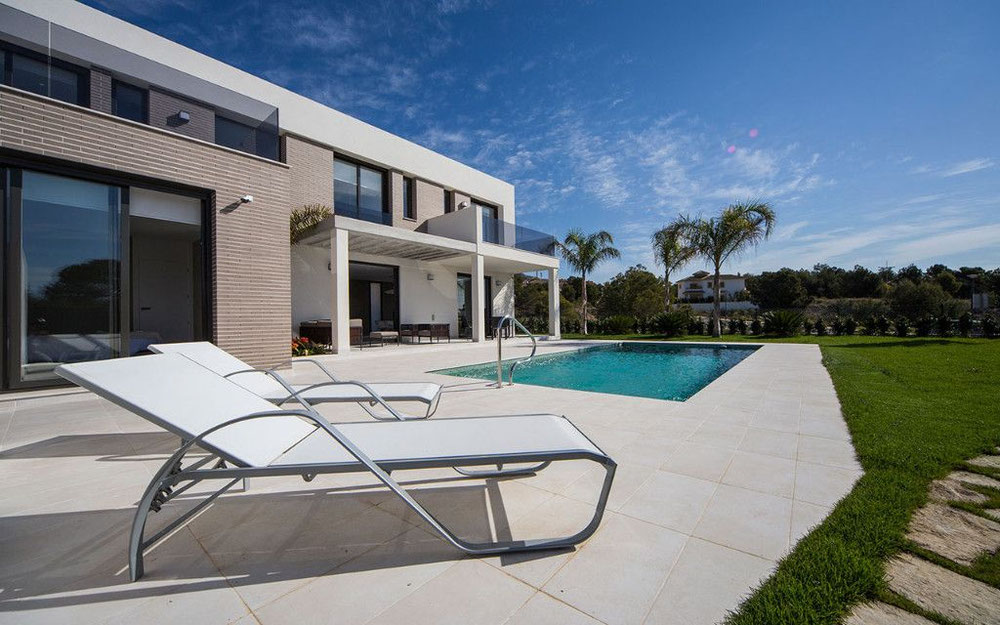 森林中的别墅，在西班牙的海边，巴伦西亚，贝尼多姆 — 来自开发商和业主的房地产搜索引擎 GEOLN.COM. 照片 1