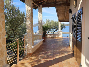 შესანიშნავი სახლი ზღვის პირველ ხაზში — უძრავი ქონების ყიდვა და მფლო ბელებისგან GEOLN.COM. ფოტო 22