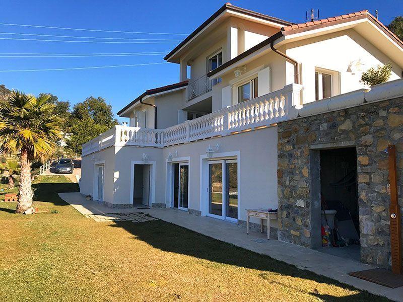 意大利海滨别墅，Ospedaletti — 来自开发商和业主的房地产搜索引擎 GEOLN.COM. 照片 1