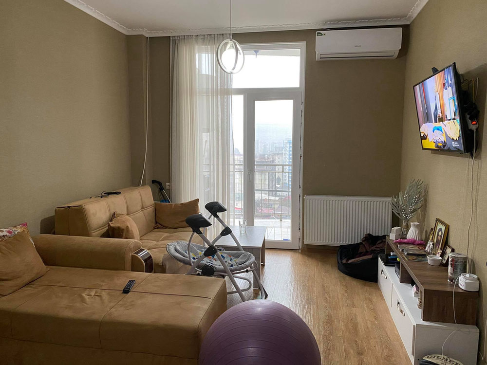 იყიდება 2 ოთახიანი ბინა — უძრავი ქონების ყიდვა და მფლო ბელებისგან GEOLN.COM. ფოტო 1