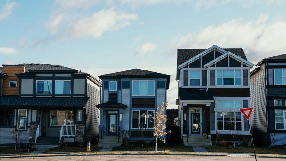 Real estate in Dolce Vita Homes at The Hills at Charlesworth — look at the real estate search engine GEOLN.COM. Photo 1