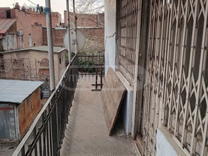 Tiflis'in Chugureti semtinde, Rus kilisesinin yakınında satılık ev. — Sahiplerden yada inşaatcilardan mülkiyet arama GEOLN.COM. Fotoğraf 3