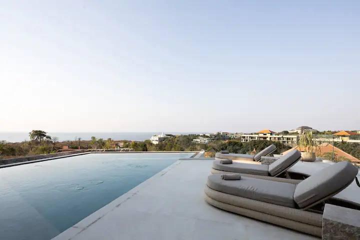 וילה יוקרתית עם בריכה — חיפוש נדל"ן מפרטי ומקבלן GEOLN.COM. תמונה 1