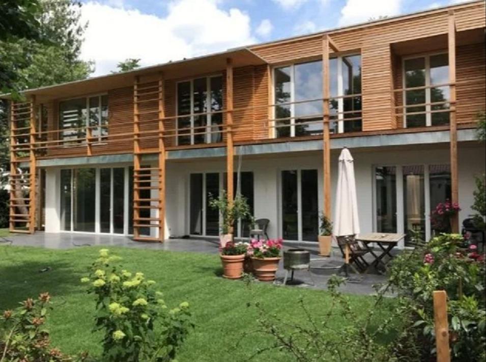 عقار للبيع في Stadt Villa in Premium Lage — انظر إلى محرك البحث العقاري GEOLN.COM. صورة فوتوغرافية 1