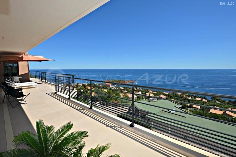 法国海边别墅，圣拉斐尔 — 来自开发商和业主的房地产搜索引擎 GEOLN.COM. 照片 1