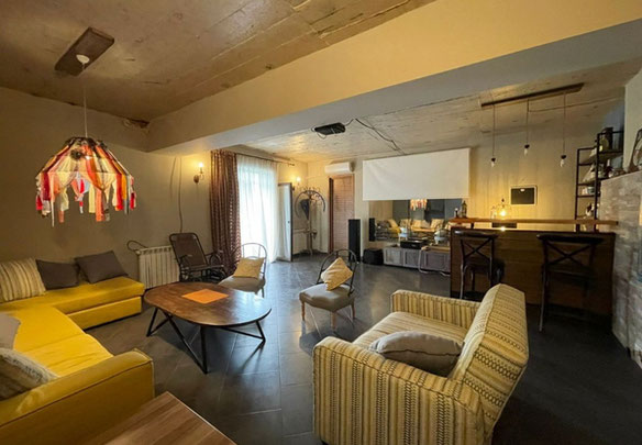 იყიდება 7 ოთახიანი ბინა