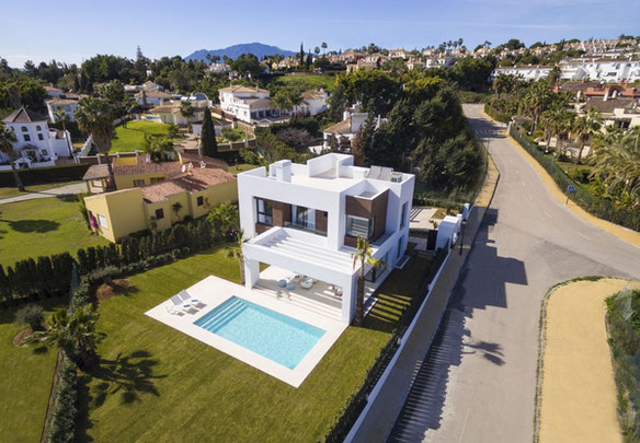 Villa 5 bedrooms 497 m² in El Paraiso, Spain