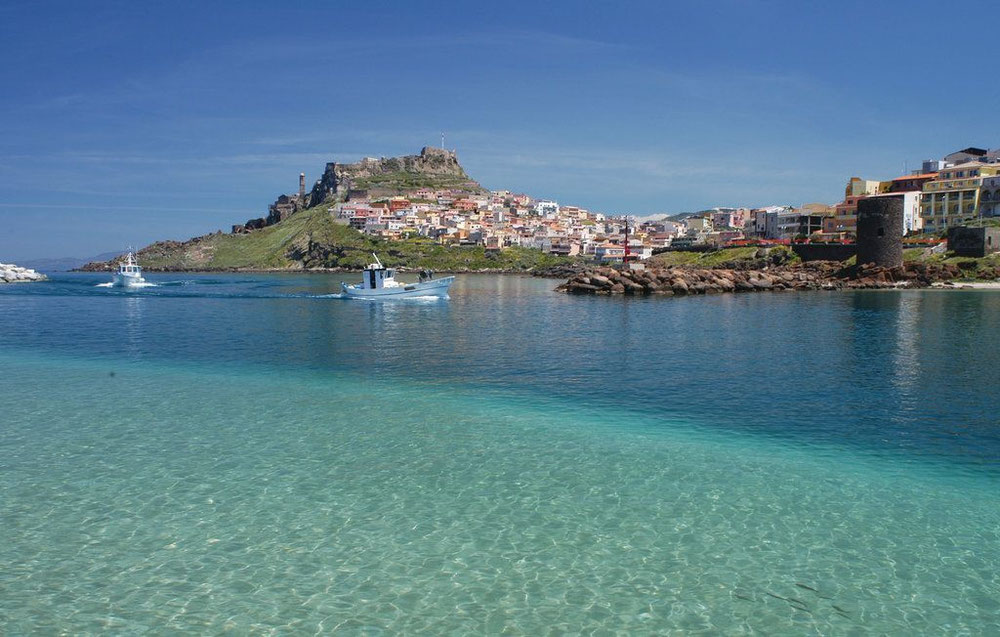 意大利, 撒丁岛, 卡斯特尔萨多的海边公寓 — 来自开发商和业主的房地产搜索引擎 GEOLN.COM. 照片 1