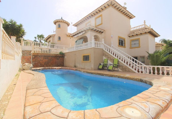 Villa 4 bedrooms 240 m² in La Zenia, Spain