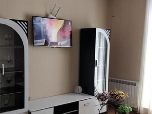 2 кімнатна квартира на Мтацминда. Квартира без посередника в Тбілісі — Пошуковик нерухомості від забудовників і власників GEOLN.COM. Фото 2