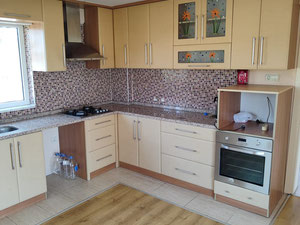 A 400 m de la carretera Pamukkale – Villa independiente de 3 plantas 6+1 – ¡Adecuada para familias numerosas y como inversión! — Encuentre propiedades fuera del plan o reventa de bienes inmuebles directamente de desarrolladores y propietarios GEOLN.COM. Foto 31