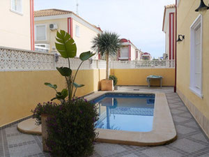 西班牙，瓦伦西亚，Deesa de Campoamor 海边的房子 — 来自开发商和业主的房地产搜索引擎 GEOLN.COM. 照片 2