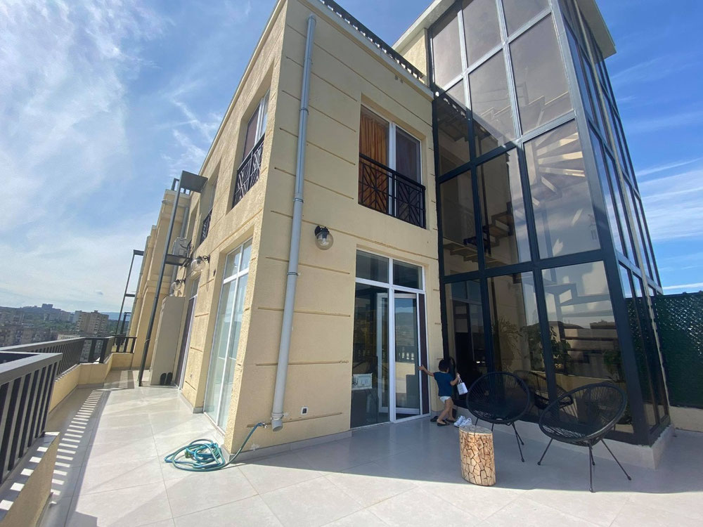 Продається 4-кімнатна квартира. — Пошуковик нерухомості від забудовників і власників GEOLN.COM. Фото 1