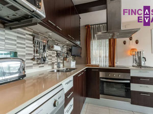 بيع منزل في برشلونة — ابحث عن عقار قيد الإنشاء أو عقار معاد بيعه مباشرة من المطورين والملاك GEOLN.COM. صورة فوتوغرافية 3