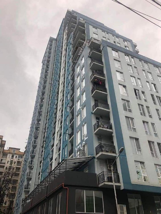 出售黑色公寓 — 来自开发商和业主的房地产搜索引擎 GEOLN.COM. 照片 1