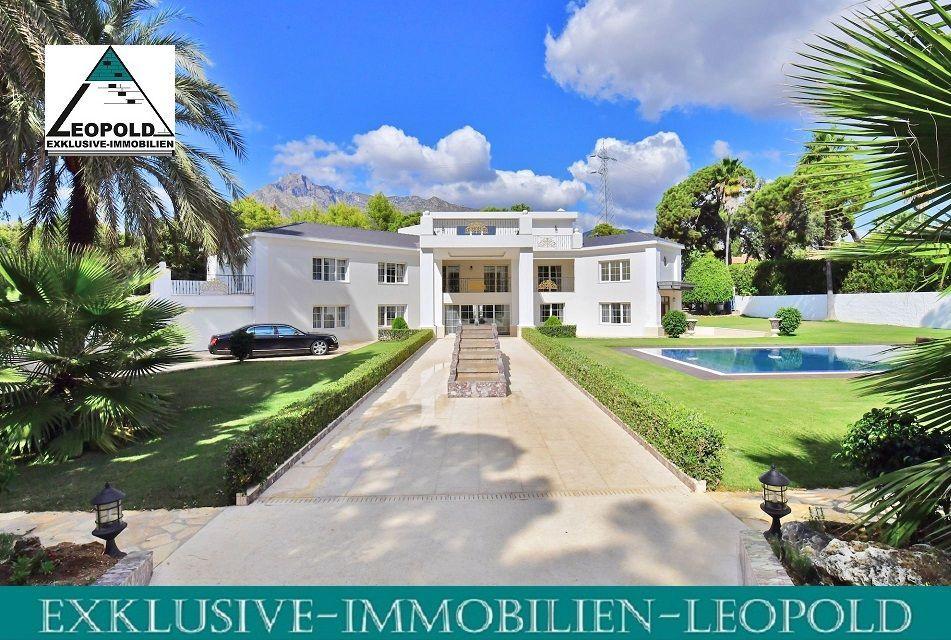 Villa en la montaña, en el campo, en las afueras, junto al mar en España, Andalucía, Marbella — Encuentre propiedades fuera del plan o reventa de bienes inmuebles directamente de desarrolladores y propietarios GEOLN.COM. Foto 1