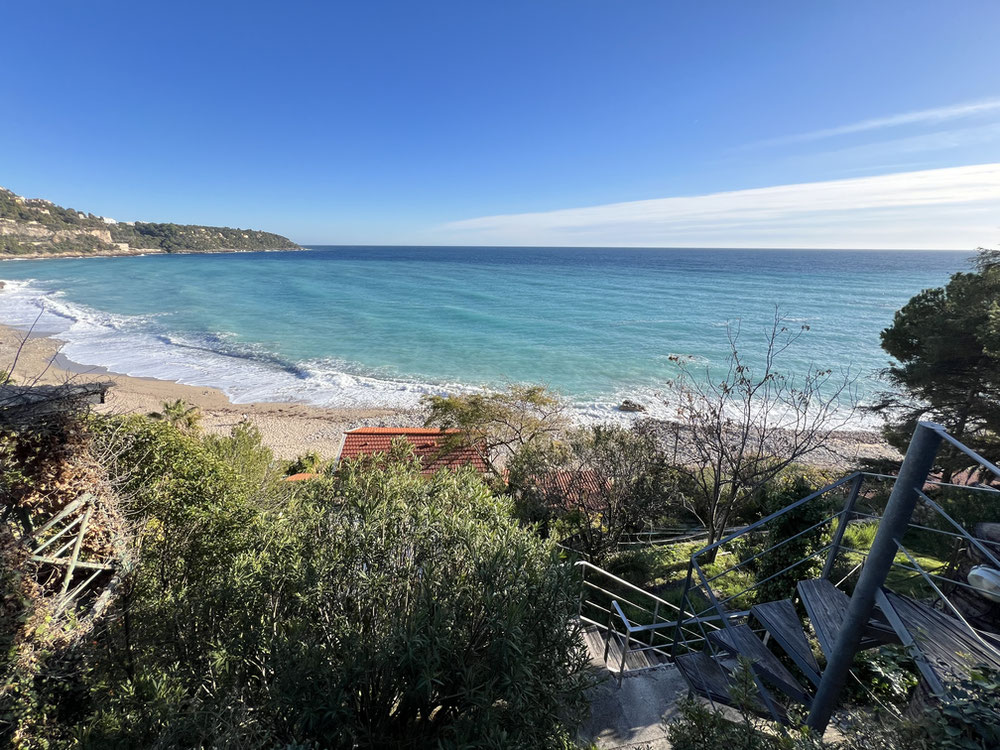 在海滩，水边，别墅 — 来自开发商和业主的房地产搜索引擎 GEOLN.COM. 照片 1