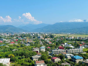 出售带便利布局的欧式三居室，位于舒适级别的综合体内，享有山景 — 来自开发商和业主的房地产搜索引擎 GEOLN.COM. 照片 7