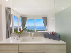 宽敞的4卧室泳池别墅，俯瞰山脉和大海 — 来自开发商和业主的房地产搜索引擎 GEOLN.COM. 照片 11