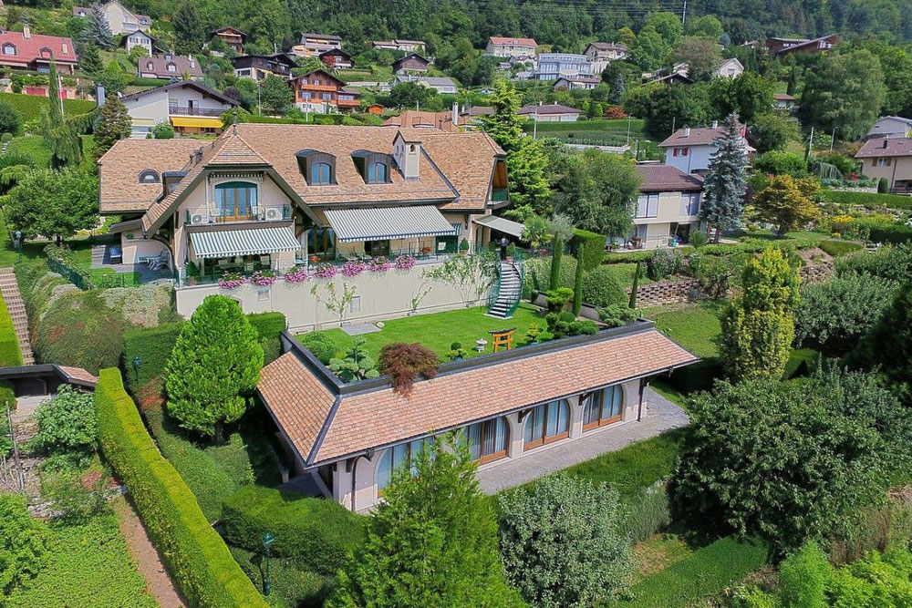 Villa in Switzerland, Blonie — Find off-plan property or real estate resale directly from developers and owners GEOLN.COM. Photo 1