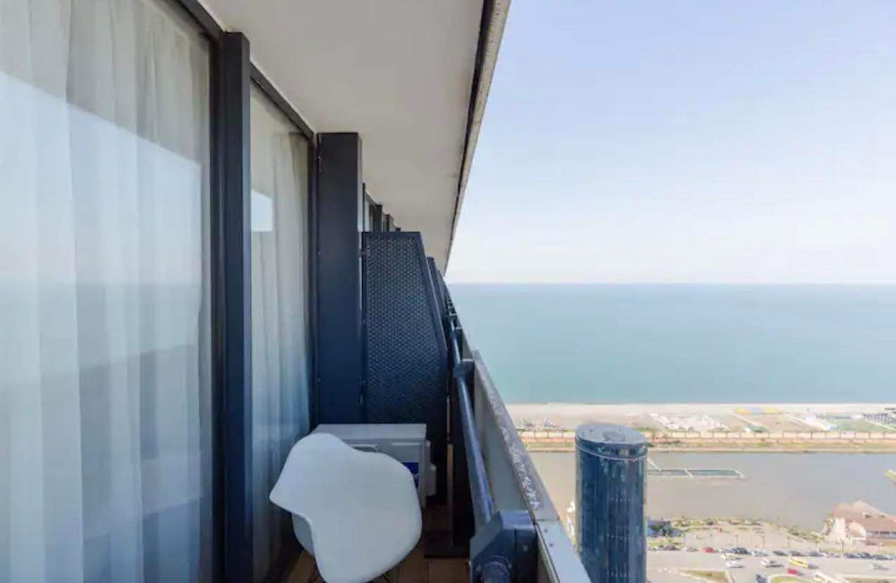 تُباع شقة في باتومي — ابحث عن عقار قيد الإنشاء أو عقار معاد بيعه مباشرة من المطورين والملاك GEOLN.COM. صورة فوتوغرافية 1