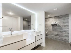 شقق في الولايات المتحدة الأمريكية ، فلوريدا ، كي بيسكاين — ابحث عن عقار قيد الإنشاء أو عقار معاد بيعه مباشرة من المطورين والملاك GEOLN.COM. صورة فوتوغرافية 10