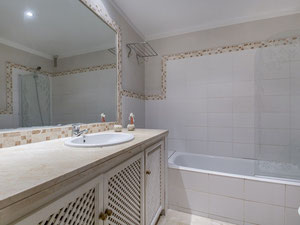 Apartament 2 sypialnie 101 m² w Guadalmina Alta, Hiszpania — Wyszukiwarka nieruchomości od deweloperów i właścicieli GEOLN.COM. Zdjęcie 7