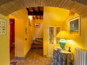 منزل قروي في إيطاليا ، توسكانا ، سان جيميجنانو — ابحث عن عقار قيد الإنشاء أو عقار معاد بيعه مباشرة من المطورين والملاك GEOLN.COM. صورة فوتوغرافية 6