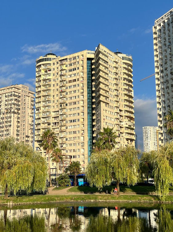 出售巴图米的三居室公寓 — 来自开发商和业主的房地产搜索引擎 GEOLN.COM. 照片 1