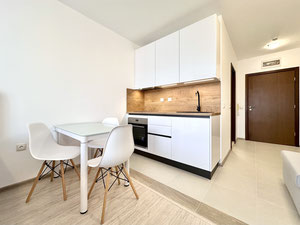 保加利亚。美丽的40平方米公寓，俯瞰阳光海滩的游泳池。 — 来自开发商和业主的房地产搜索引擎 GEOLN.COM. 照片 9