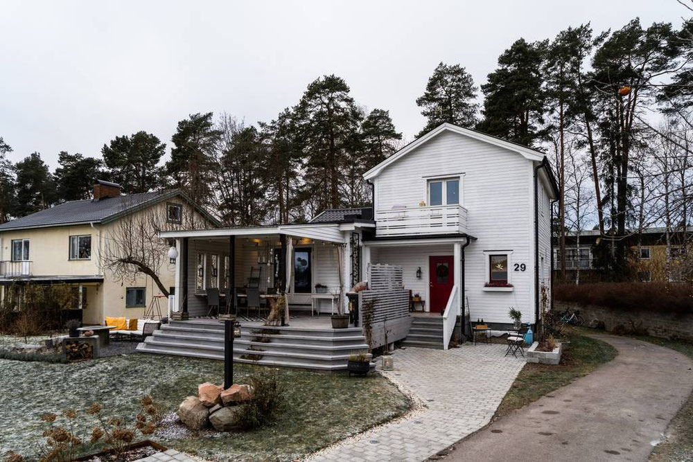 Real estate in Erlandsvagen 29 — look at the real estate search engine GEOLN.COM. Photo 1