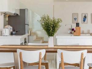 宽敞的4卧室泳池别墅，俯瞰山脉和大海 — 来自开发商和业主的房地产搜索引擎 GEOLN.COM. 照片 4