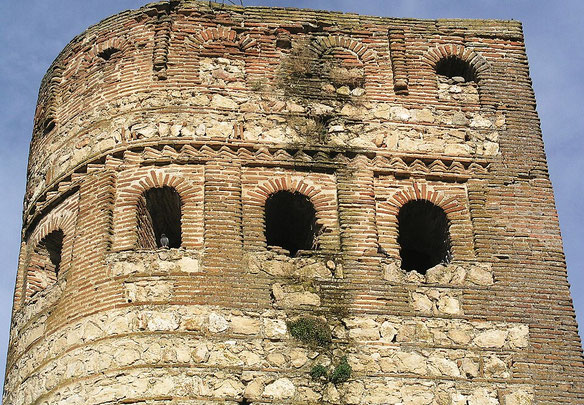 УРБАНІ СОНЦЕВІ ПЛОЩІ З ІСТОРИЧНОЮ СПАДЩИНОЮ В МАКЕДІ