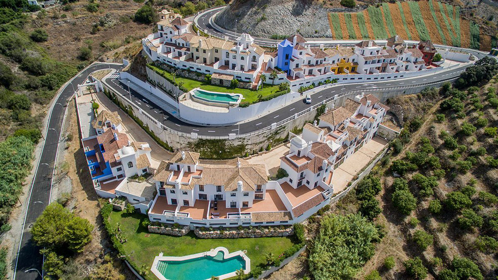 Real estate in La Reserva de la Herradura — look at the real estate search engine GEOLN.COM. Photo 1