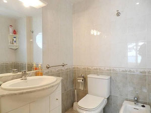 ბინა ზღვის პირას ესპანეთში, კატალონიაში, პუიგმოლტოში — უძრავი ქონების ყიდვა და მფლო ბელებისგან GEOLN.COM. ფოტო 10