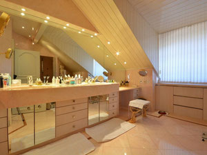 Villa in Switzerland, Blonie — Find off-plan property or real estate resale directly from developers and owners GEOLN.COM. Photo 9