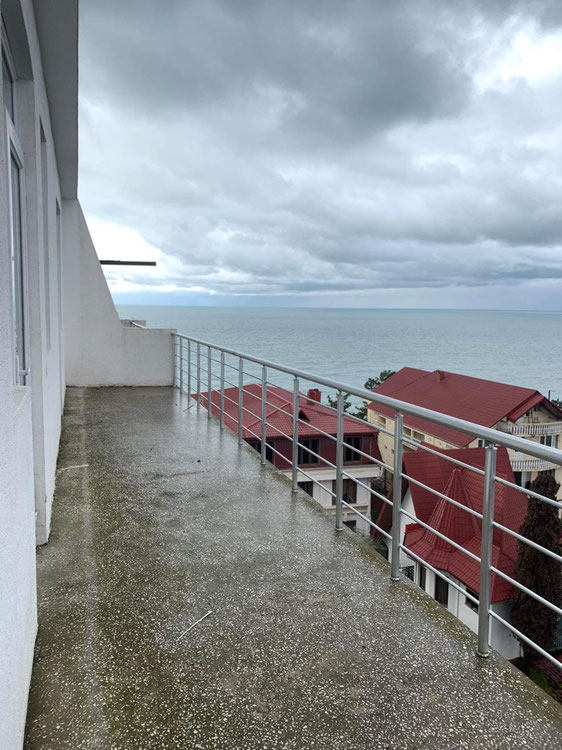 海边的黑框 — 来自开发商和业主的房地产搜索引擎 GEOLN.COM. 照片 1