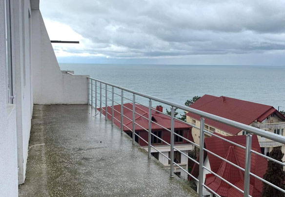 Deniz Kenarında Siyah Çerçeve