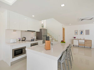 宽敞的4卧室泳池别墅，俯瞰山脉和大海 — 来自开发商和业主的房地产搜索引擎 GEOLN.COM. 照片 3